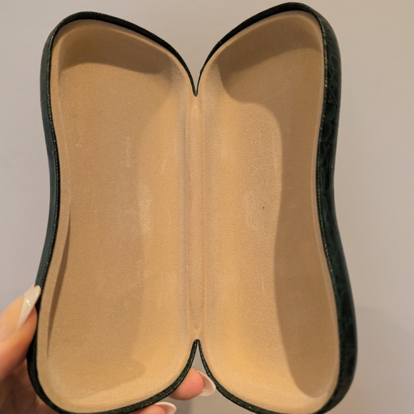 Green Textured Eyeglass Case - Picture 6 of 6
